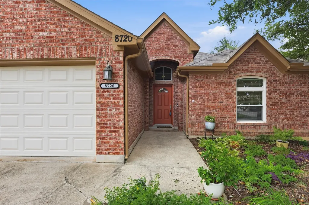 8720 Lariat Circle Fort Worth TX 76244