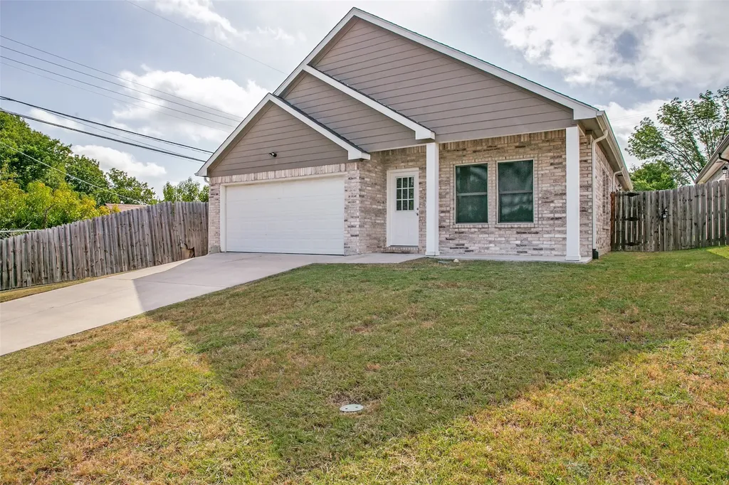 805 N Ridge Drive White Settlement TX 76108