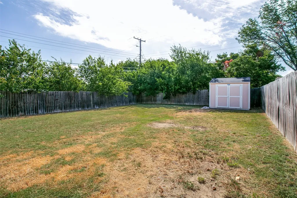 805 N Ridge Drive White Settlement TX 76108