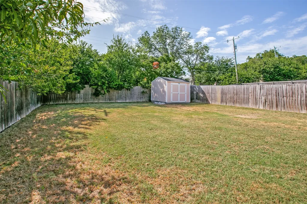 805 N Ridge Drive White Settlement TX 76108