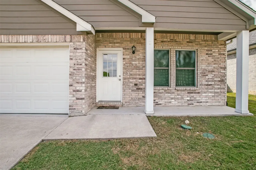 805 N Ridge Drive White Settlement TX 76108