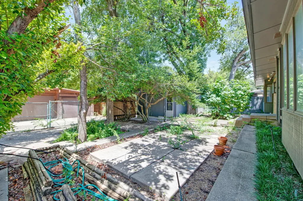 8923 Rolling Rock Lane Dallas TX 75238