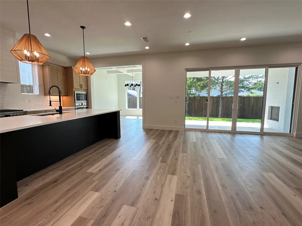 3908 Rochelle Drive Dallas TX 75220