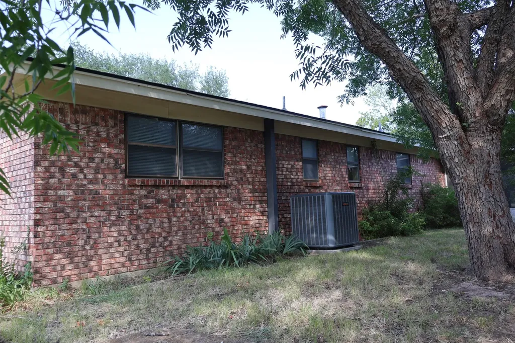 4315 Waples Road Granbury TX 76049