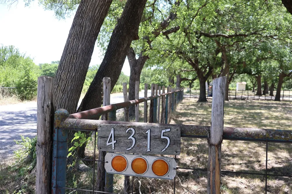 4315 Waples Road Granbury TX 76049
