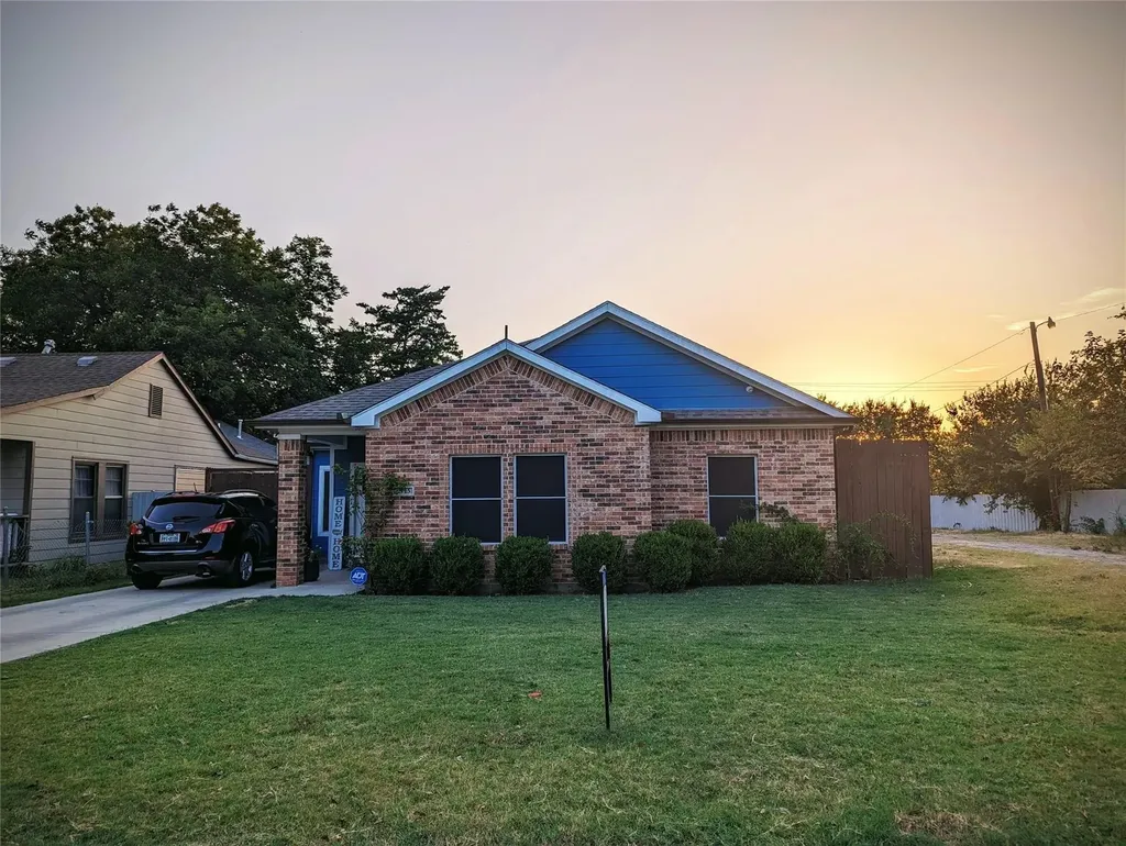 2715 Britton Avenue Dallas TX 75216