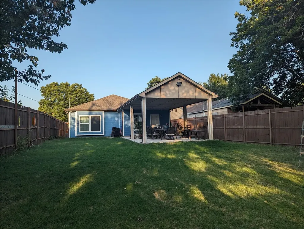 2715 Britton Avenue Dallas TX 75216