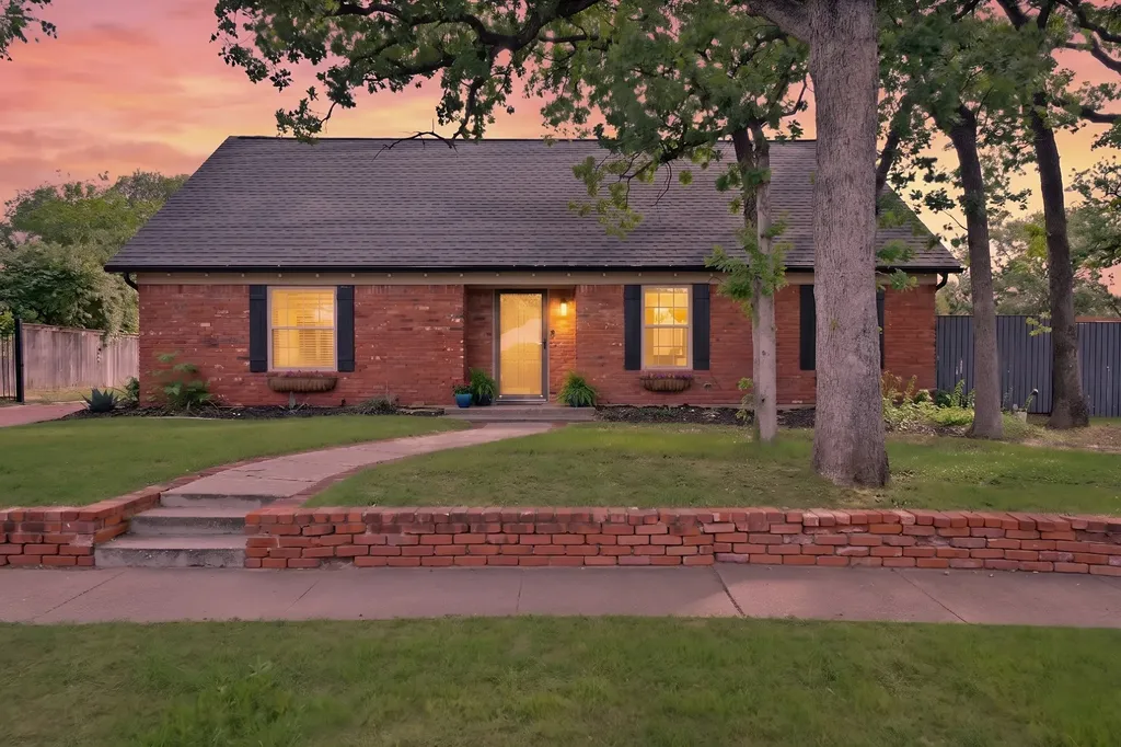 1710 Hilltop Lane Pantego TX 76013