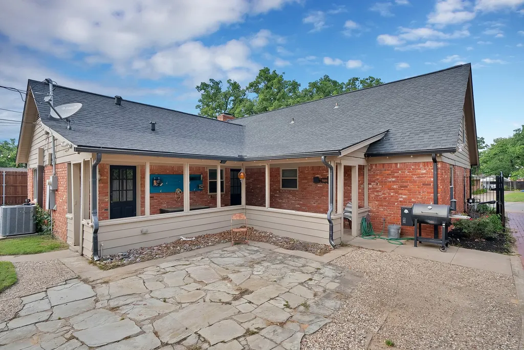 1710 Hilltop Lane Pantego TX 76013