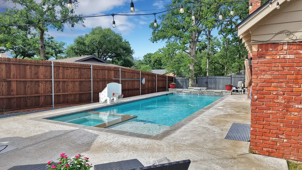 1710 Hilltop Lane Pantego TX 76013
