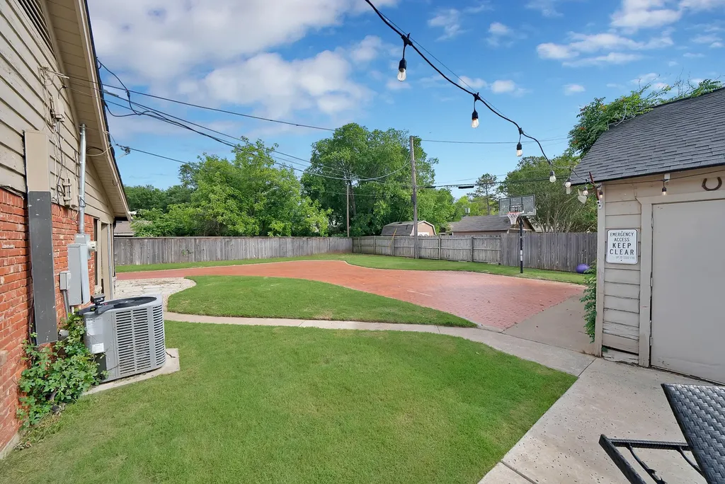 1710 Hilltop Lane Pantego TX 76013