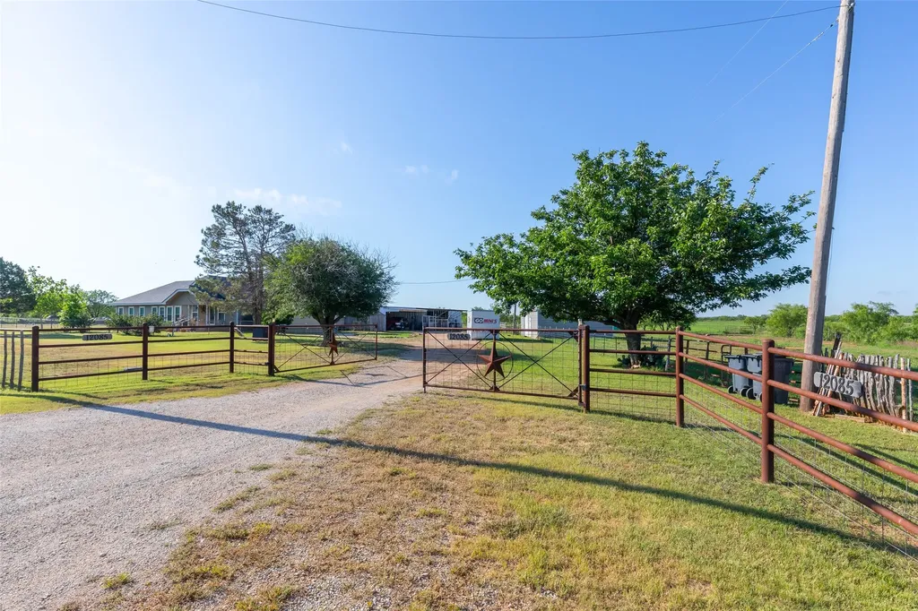 12085 Cr 250 Clyde TX 79510