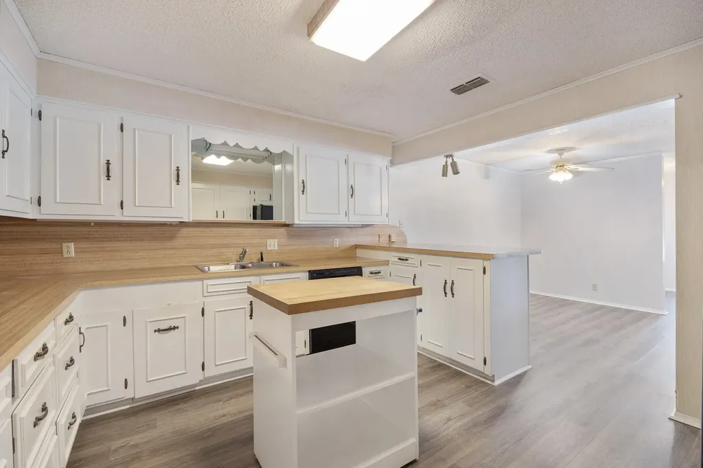 504 Woodland Hills Drive Tyler TX 75701