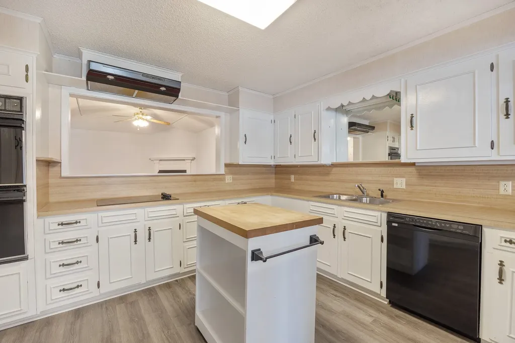504 Woodland Hills Drive Tyler TX 75701