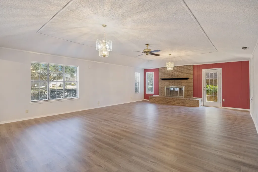 504 Woodland Hills Drive Tyler TX 75701
