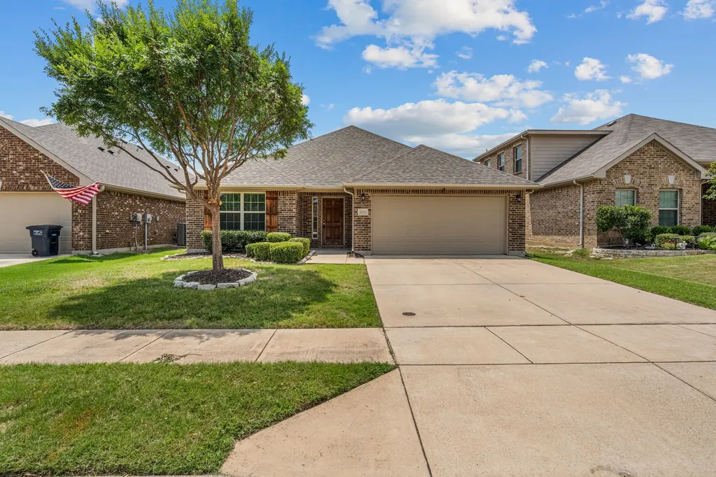 4716 Meadow Green Trail Fort Worth TX 76244