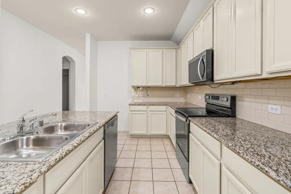 4716 Meadow Green Trail Fort Worth TX 76244
