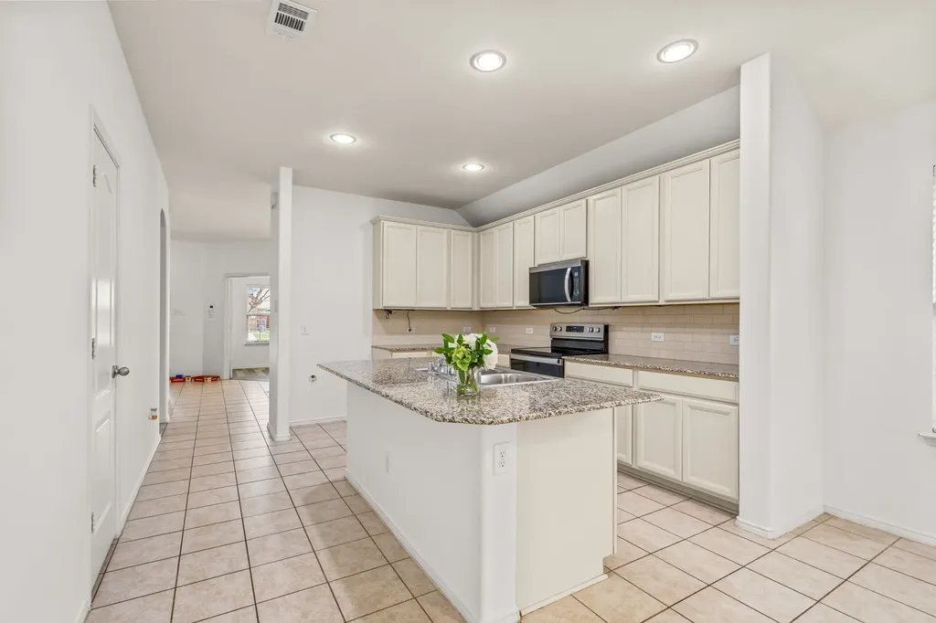 4716 Meadow Green Trail Fort Worth TX 76244