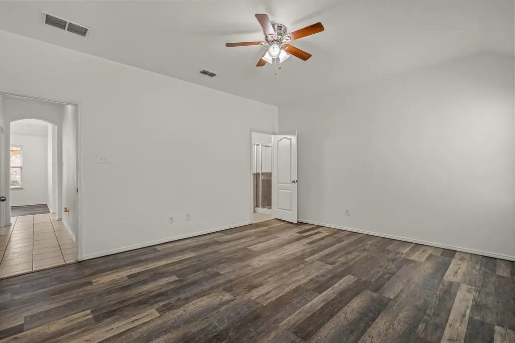 4716 Meadow Green Trail Fort Worth TX 76244