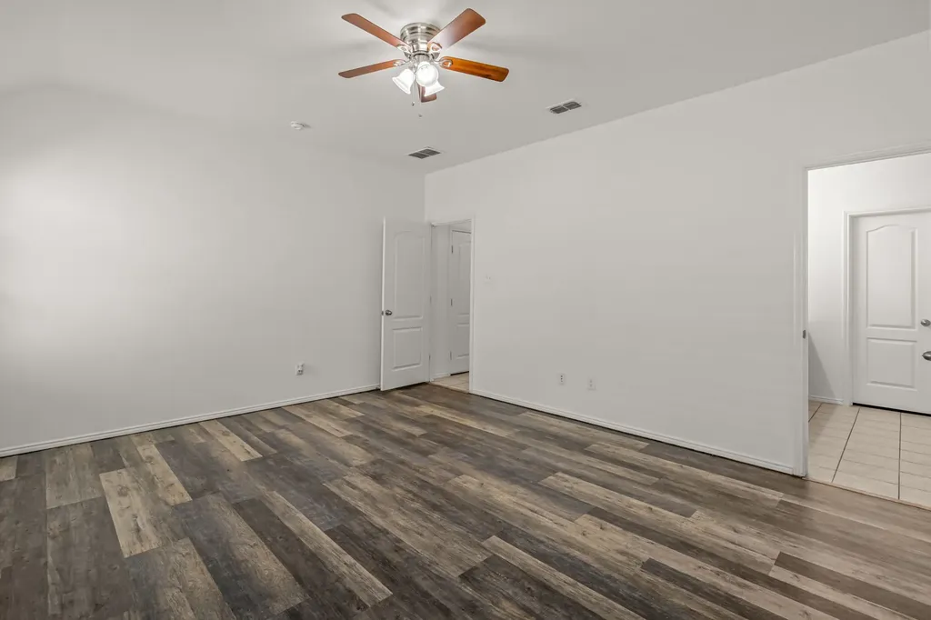 4716 Meadow Green Trail Fort Worth TX 76244