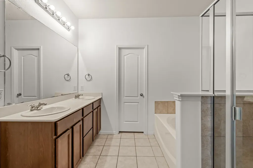 4716 Meadow Green Trail Fort Worth TX 76244