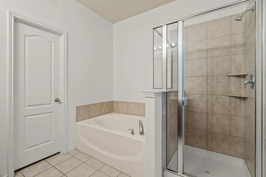 4716 Meadow Green Trail Fort Worth TX 76244