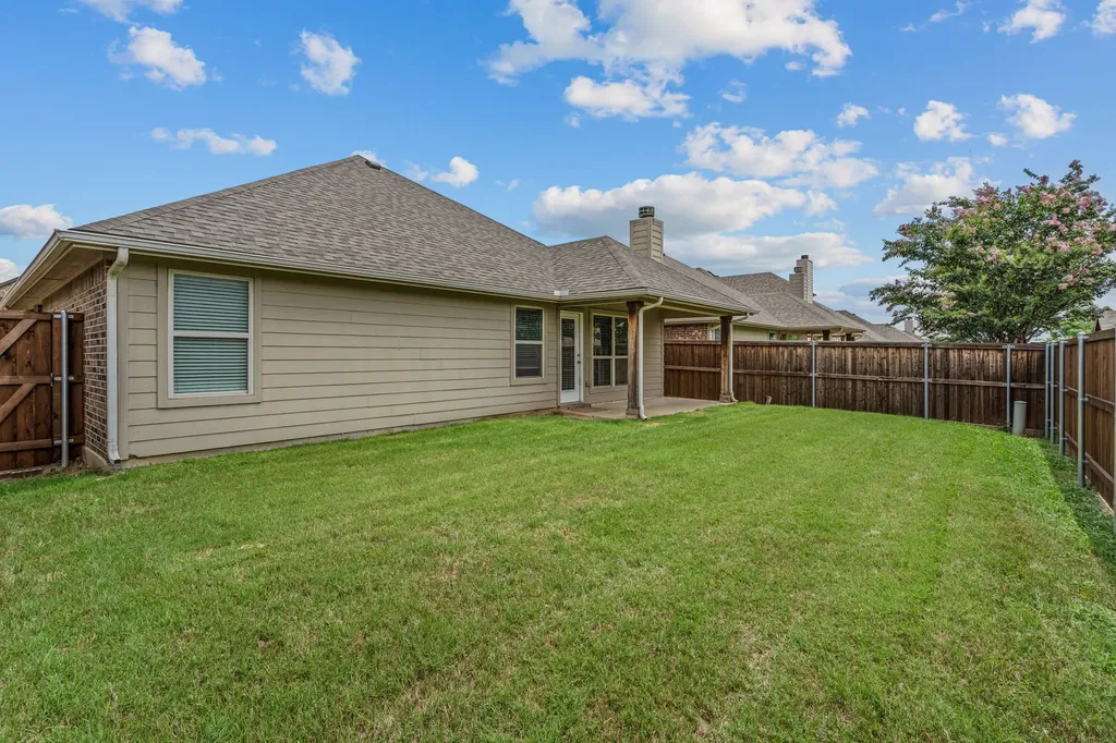 4716 Meadow Green Trail Fort Worth TX 76244