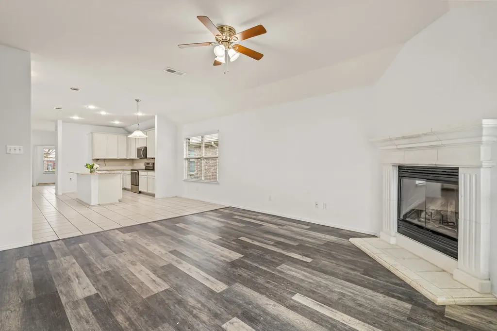 4716 Meadow Green Trail Fort Worth TX 76244