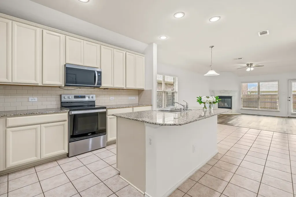 4716 Meadow Green Trail Fort Worth TX 76244