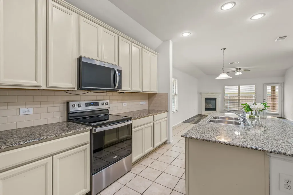 4716 Meadow Green Trail Fort Worth TX 76244