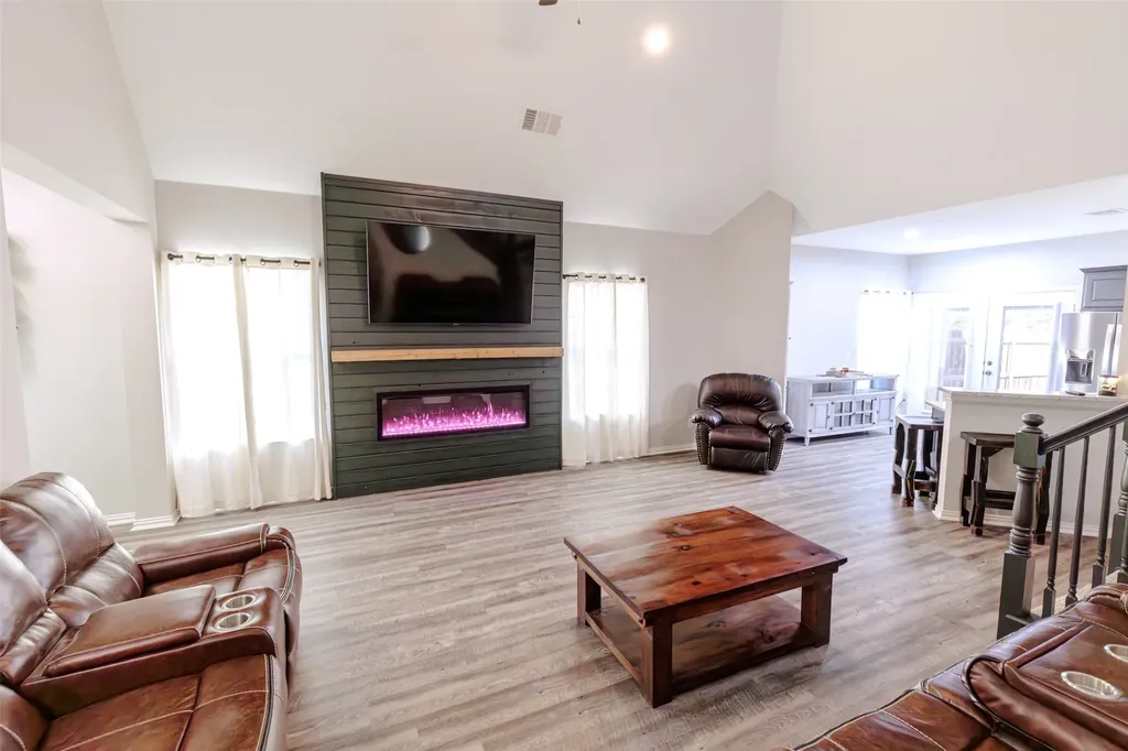 230 Greathouse Village Decatur TX 76234