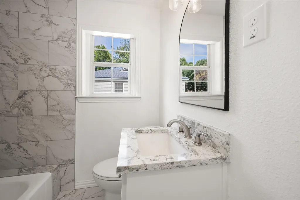 5117 Almena Road River Oaks TX 76114