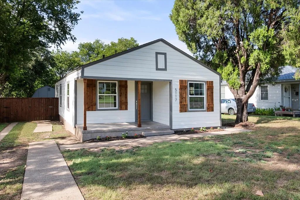 5117 Almena Road River Oaks TX 76114