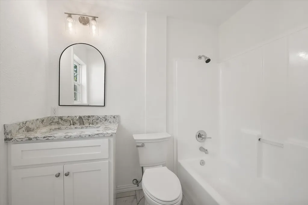 5117 Almena Road River Oaks TX 76114