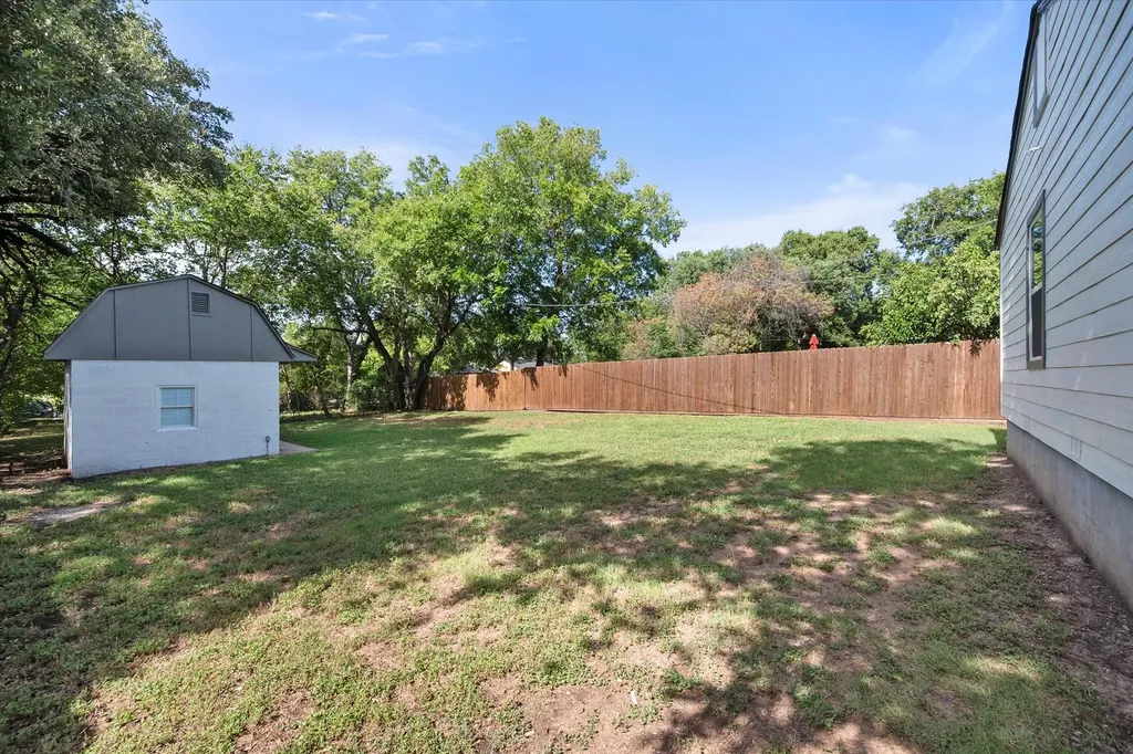 5117 Almena Road River Oaks TX 76114