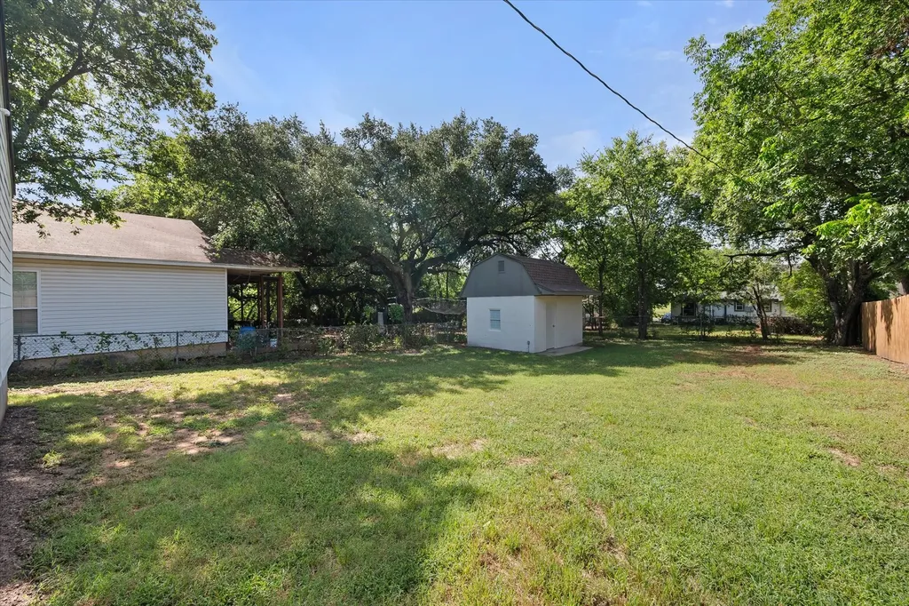 5117 Almena Road River Oaks TX 76114