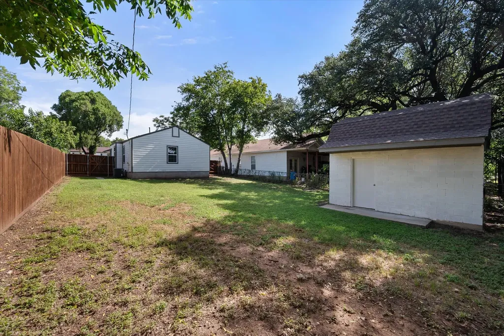 5117 Almena Road River Oaks TX 76114