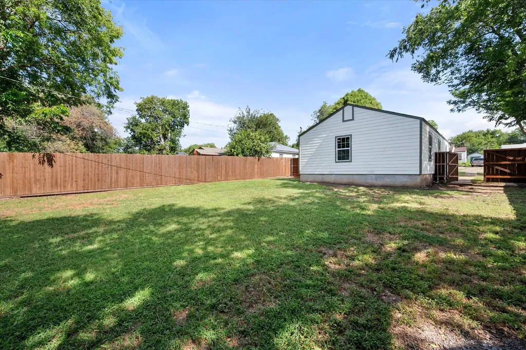 5117 Almena Road River Oaks TX 76114