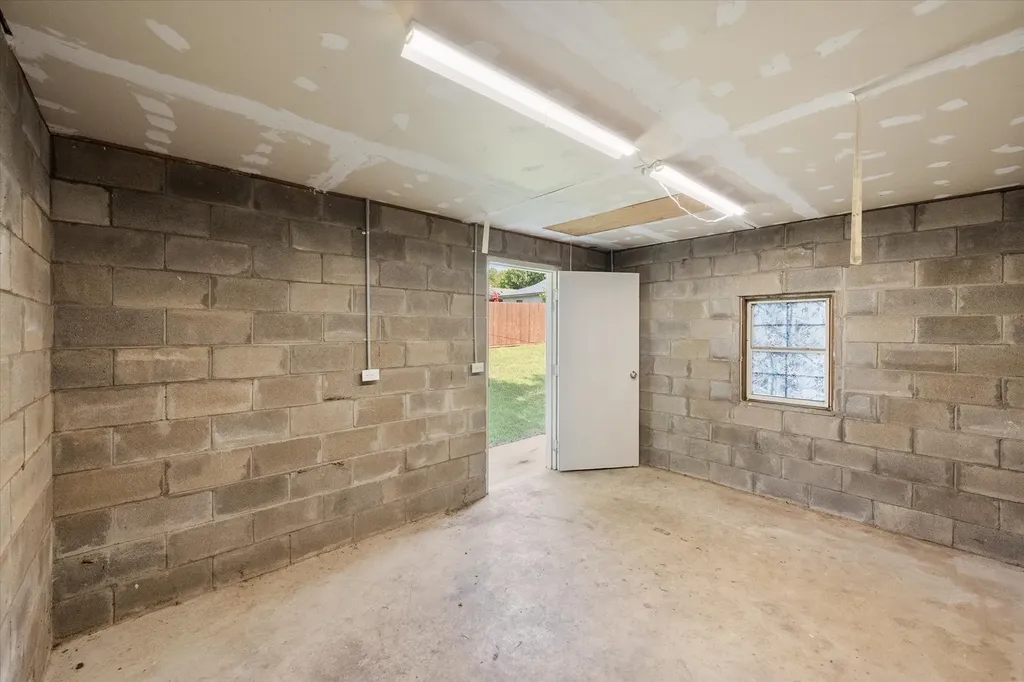 5117 Almena Road River Oaks TX 76114