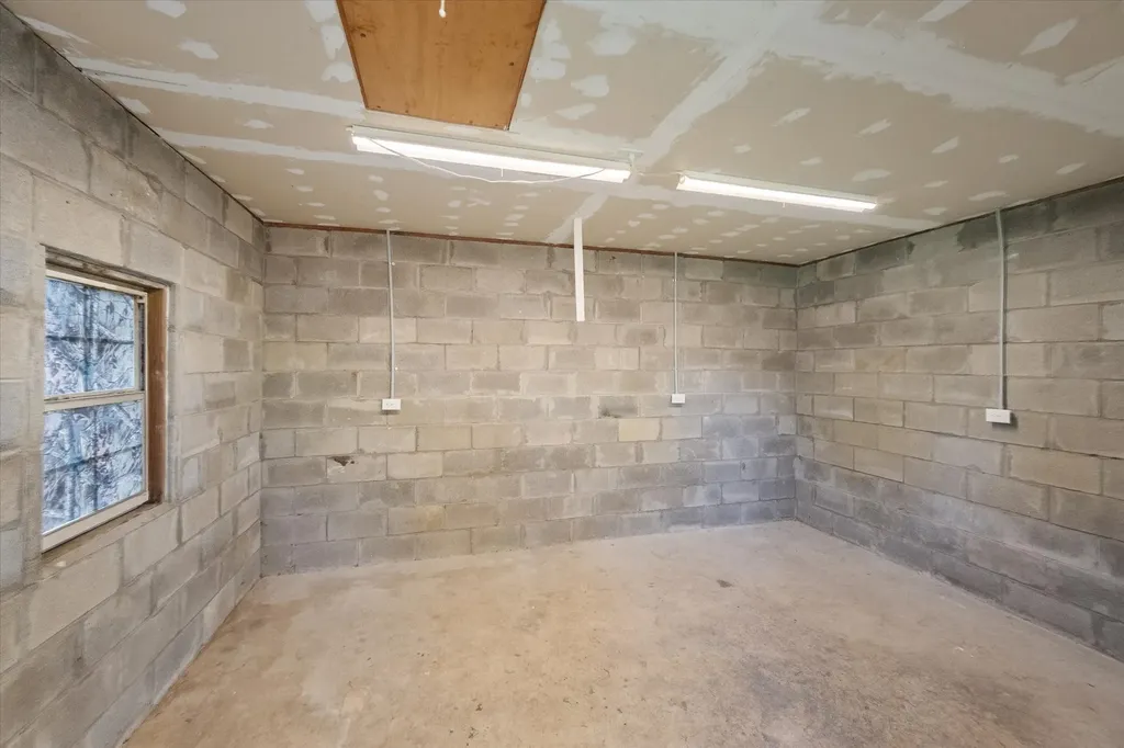 5117 Almena Road River Oaks TX 76114