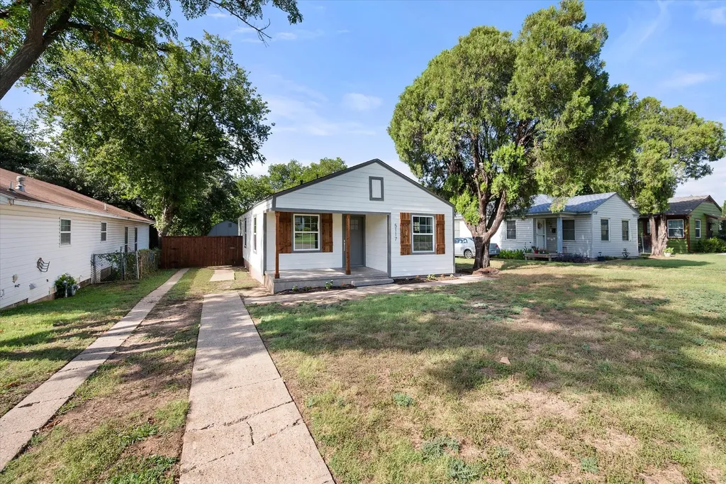 5117 Almena Road River Oaks TX 76114
