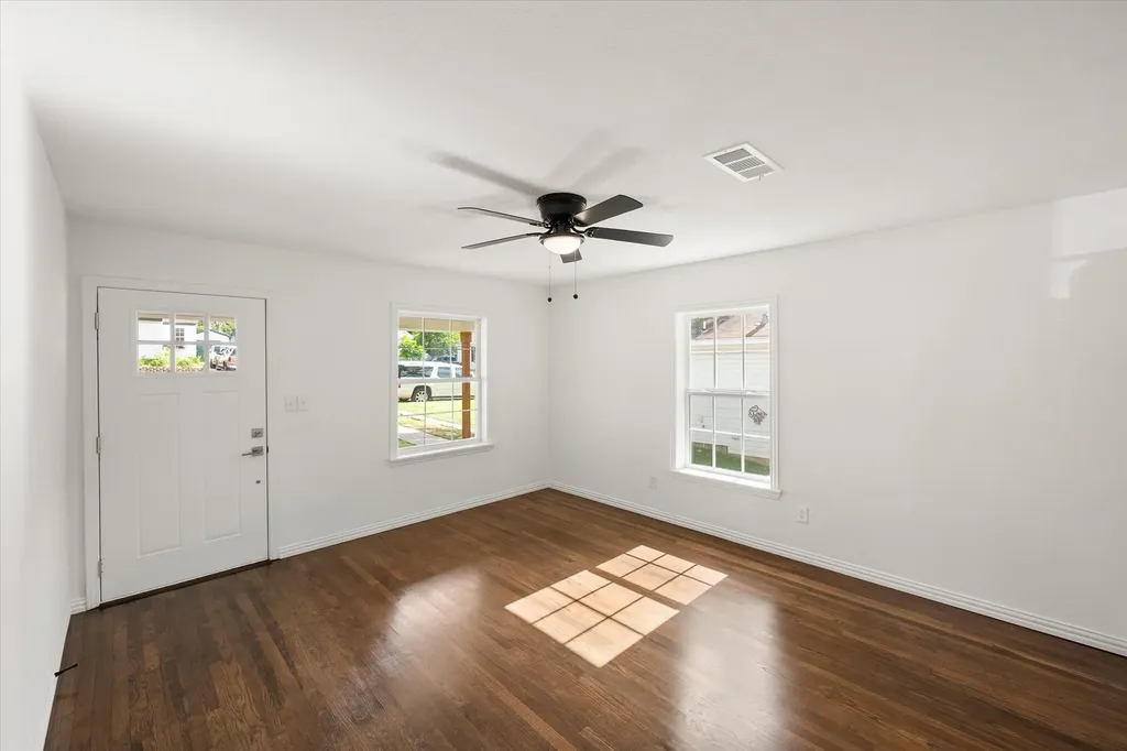 5117 Almena Road River Oaks TX 76114