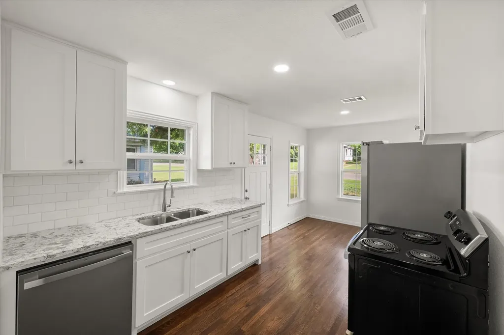 5117 Almena Road River Oaks TX 76114
