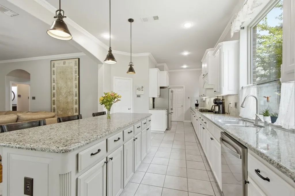 8504 Jefferson Way Lantana TX 76226