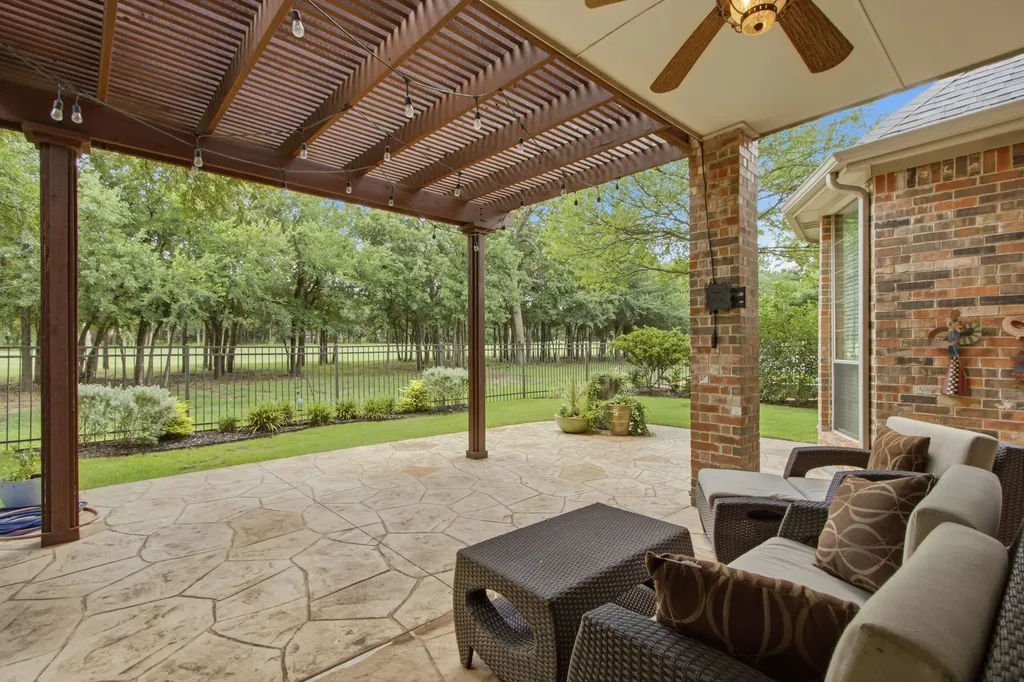 8504 Jefferson Way Lantana TX 76226