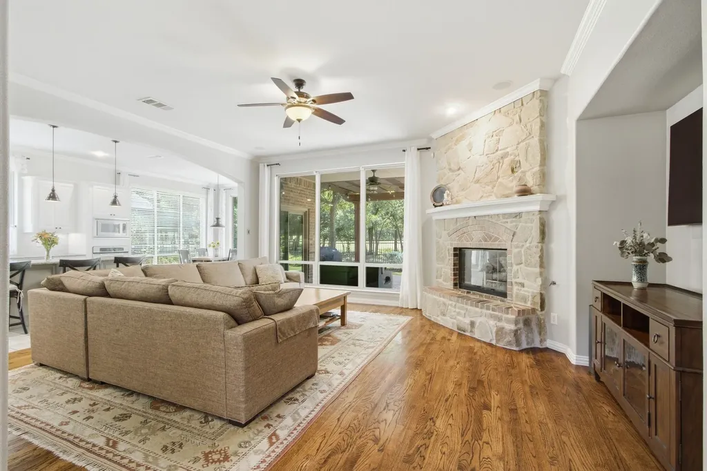 8504 Jefferson Way Lantana TX 76226
