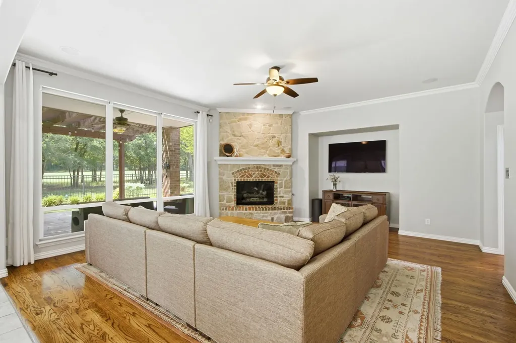8504 Jefferson Way Lantana TX 76226