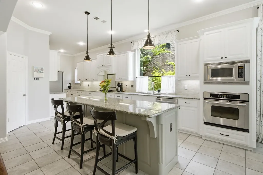 8504 Jefferson Way Lantana TX 76226