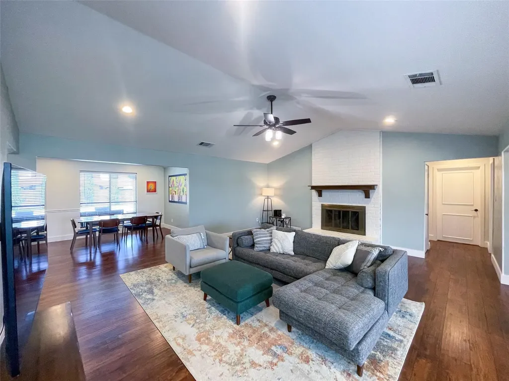 112 Overcrest Drive Benbrook TX 76126