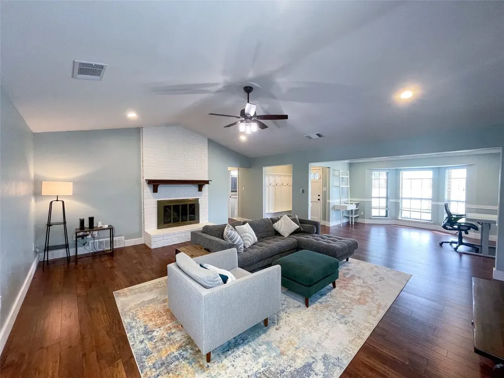 112 Overcrest Drive Benbrook TX 76126